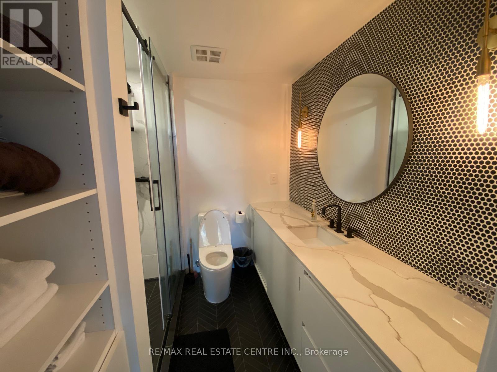 503 - 220 Burnhamthorpe Road W, Mississauga, Ontario  L5B 4N4 - Photo 11 - W12537064