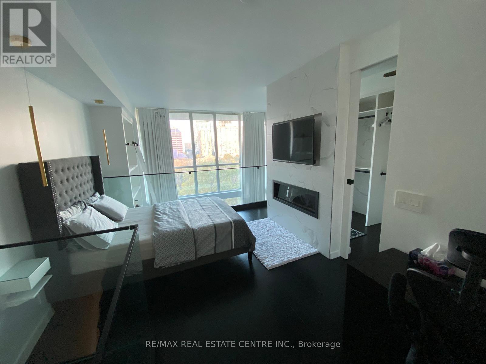 503 - 220 Burnhamthorpe Road W, Mississauga, Ontario  L5B 4N4 - Photo 15 - W12537064