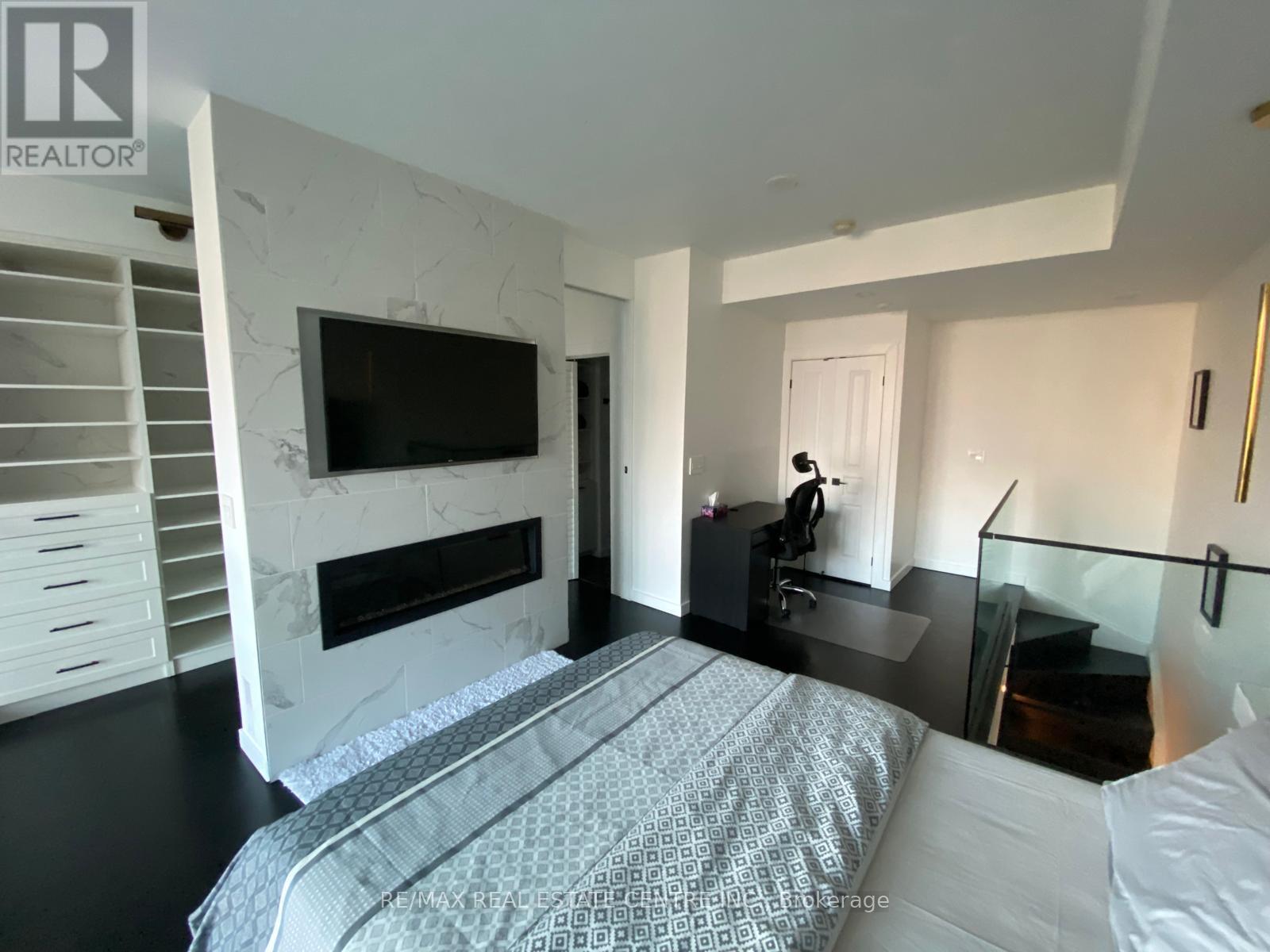 503 - 220 Burnhamthorpe Road W, Mississauga, Ontario  L5B 4N4 - Photo 8 - W12500786