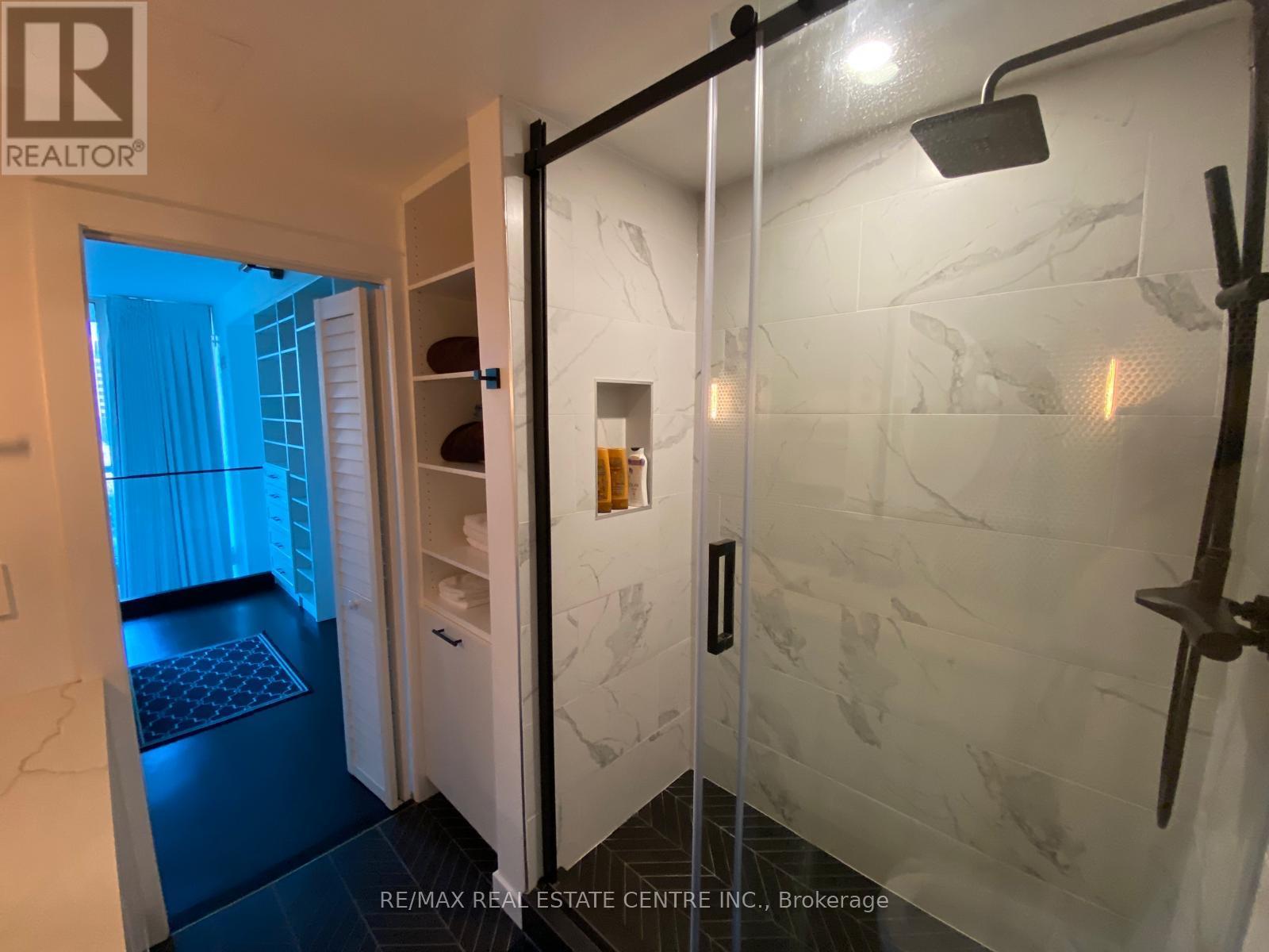 503 - 220 Burnhamthorpe Road W, Mississauga, Ontario  L5B 4N4 - Photo 11 - W12500786