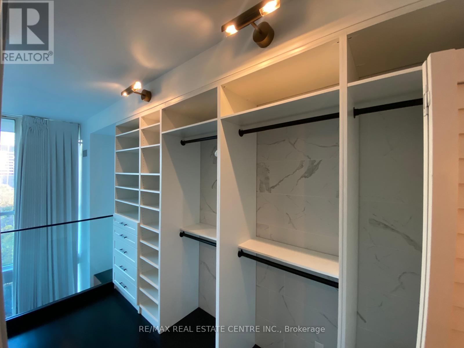 503 - 220 Burnhamthorpe Road W, Mississauga, Ontario  L5B 4N4 - Photo 12 - W12500786