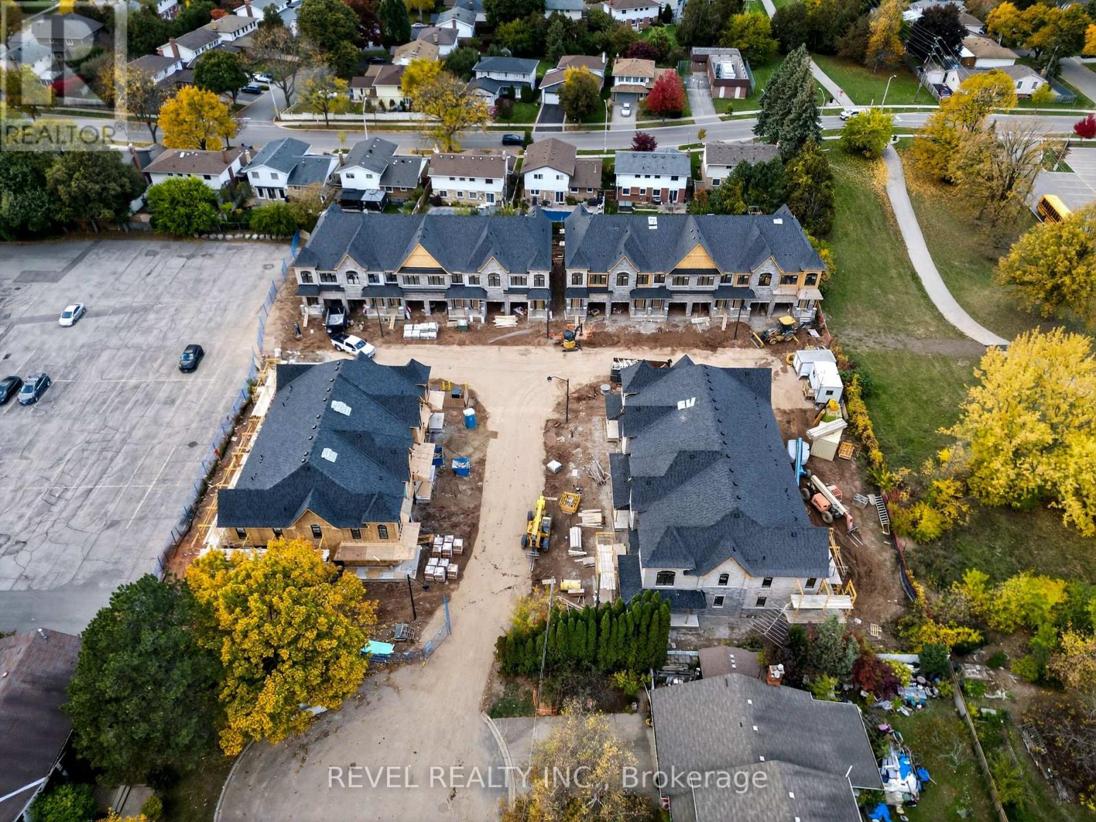 1 - 600 Maplehill Drive, Burlington, Ontario  L7N 2W3 - Photo 10 - W12485694