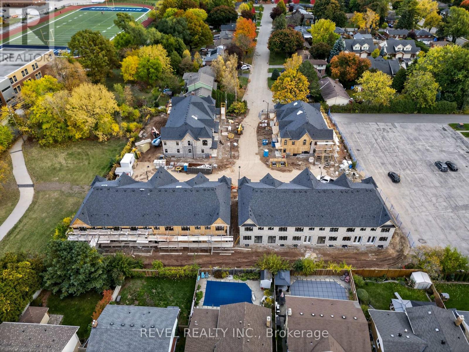 1 - 600 Maplehill Drive, Burlington, Ontario  L7N 2W3 - Photo 11 - W12485694