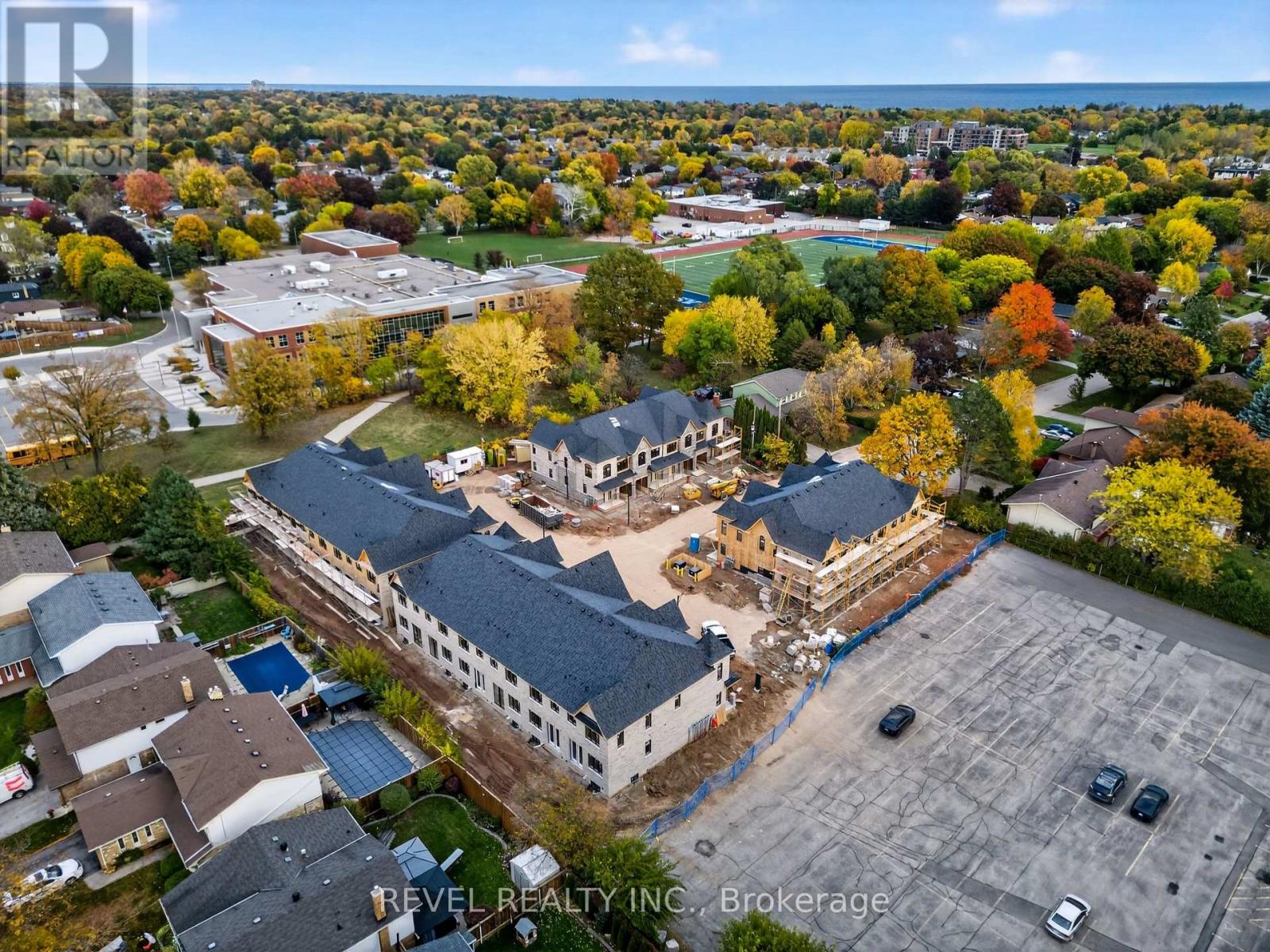 1 - 600 Maplehill Drive, Burlington, Ontario  L7N 2W3 - Photo 14 - W12485694