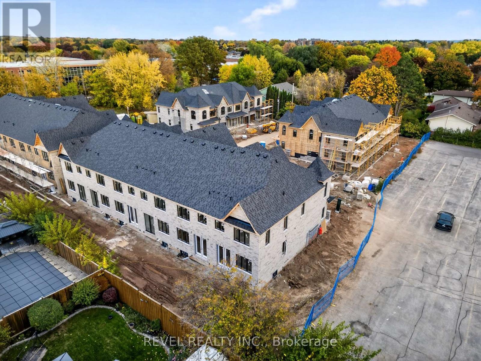 1 - 600 Maplehill Drive, Burlington, Ontario  L7N 2W3 - Photo 9 - W12485694