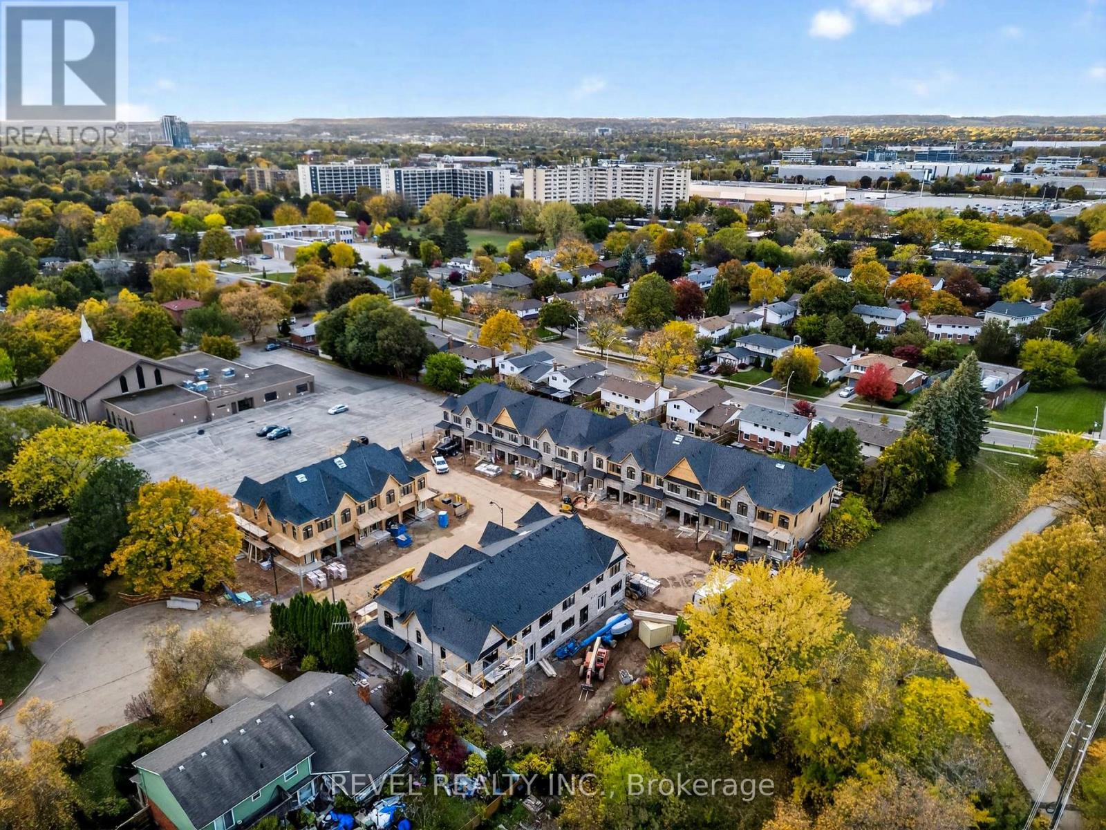 1 - 600 Maplehill Drive, Burlington, Ontario  L7N 2W3 - Photo 15 - W12485694