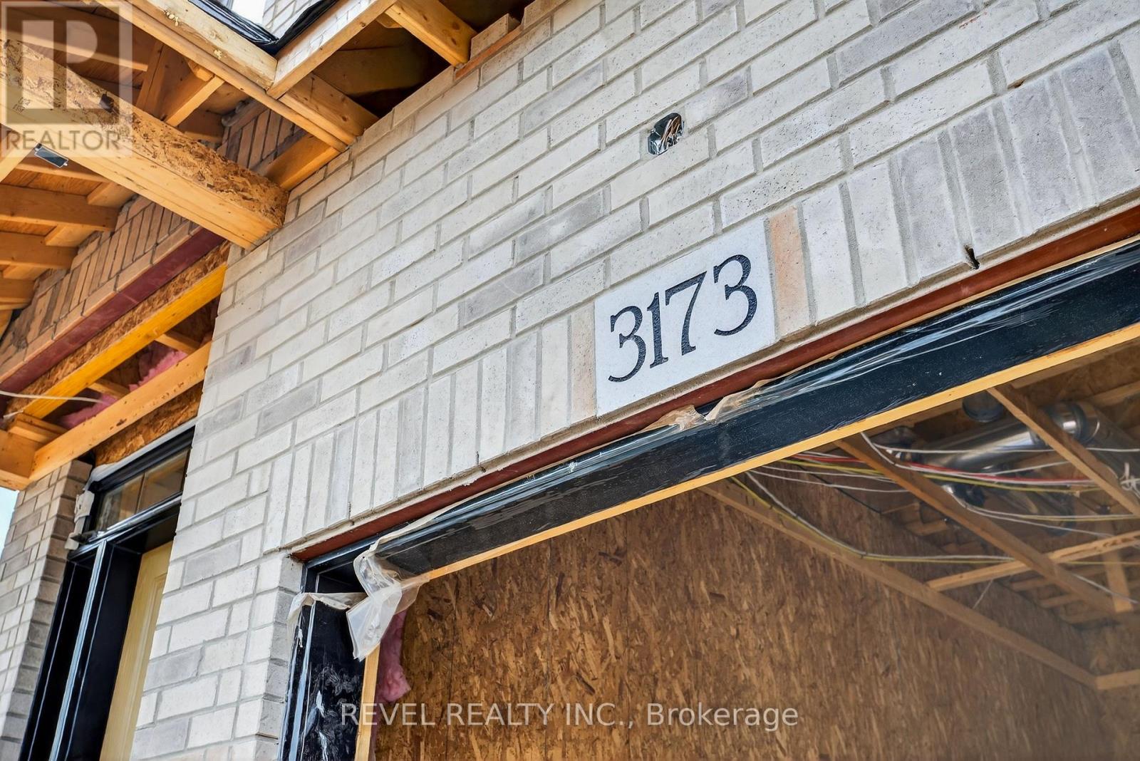 1 - 600 Maplehill Drive, Burlington, Ontario  L7N 2W3 - Photo 4 - W12485694