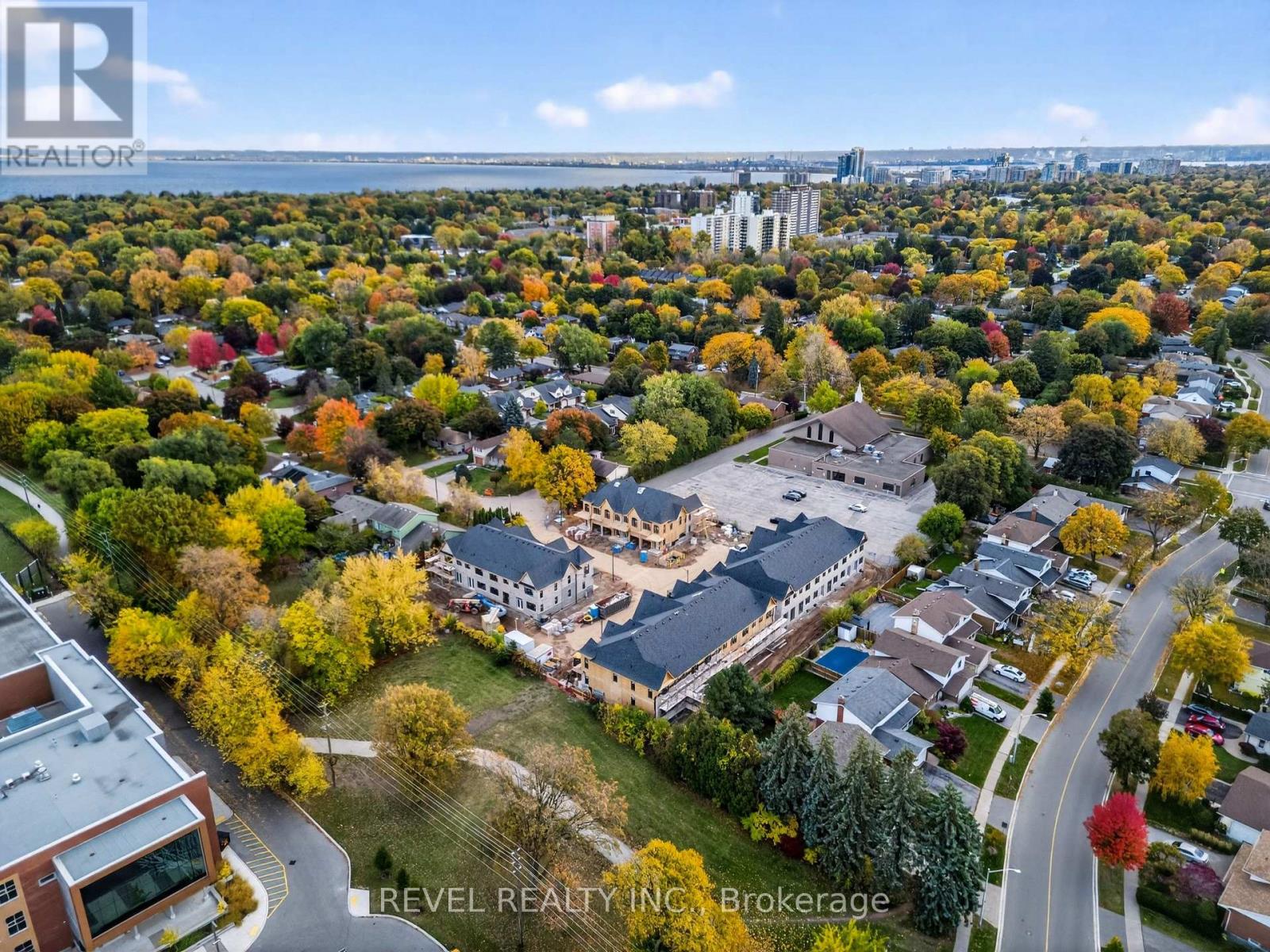 1 - 600 Maplehill Drive, Burlington, Ontario  L7N 2W3 - Photo 16 - W12485694