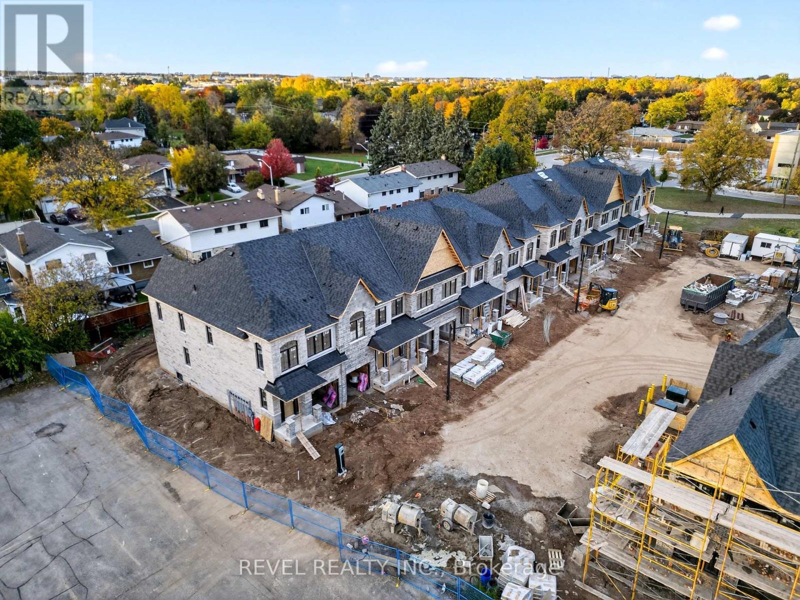 1 - 600 Maplehill Drive, Burlington, Ontario  L7N 2W3 - Photo 12 - W12485694