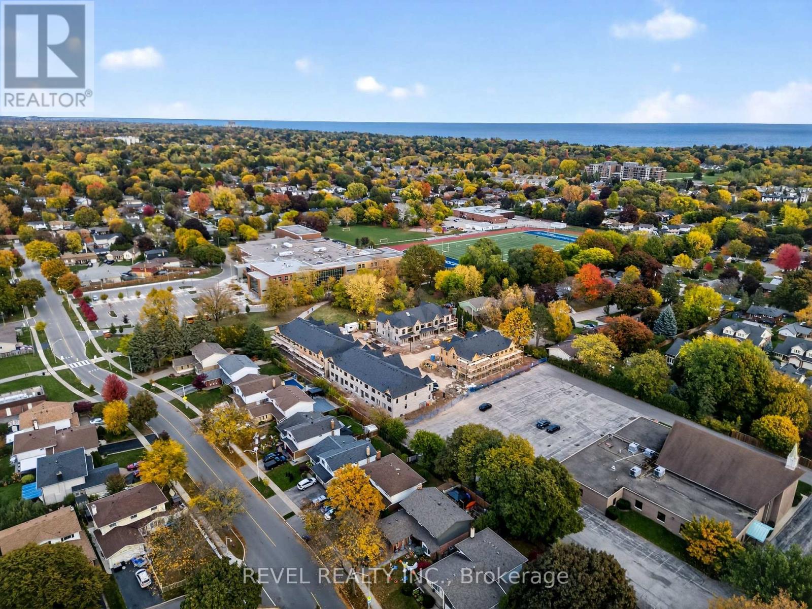 1 - 600 Maplehill Drive, Burlington, Ontario  L7N 2W3 - Photo 17 - W12485694