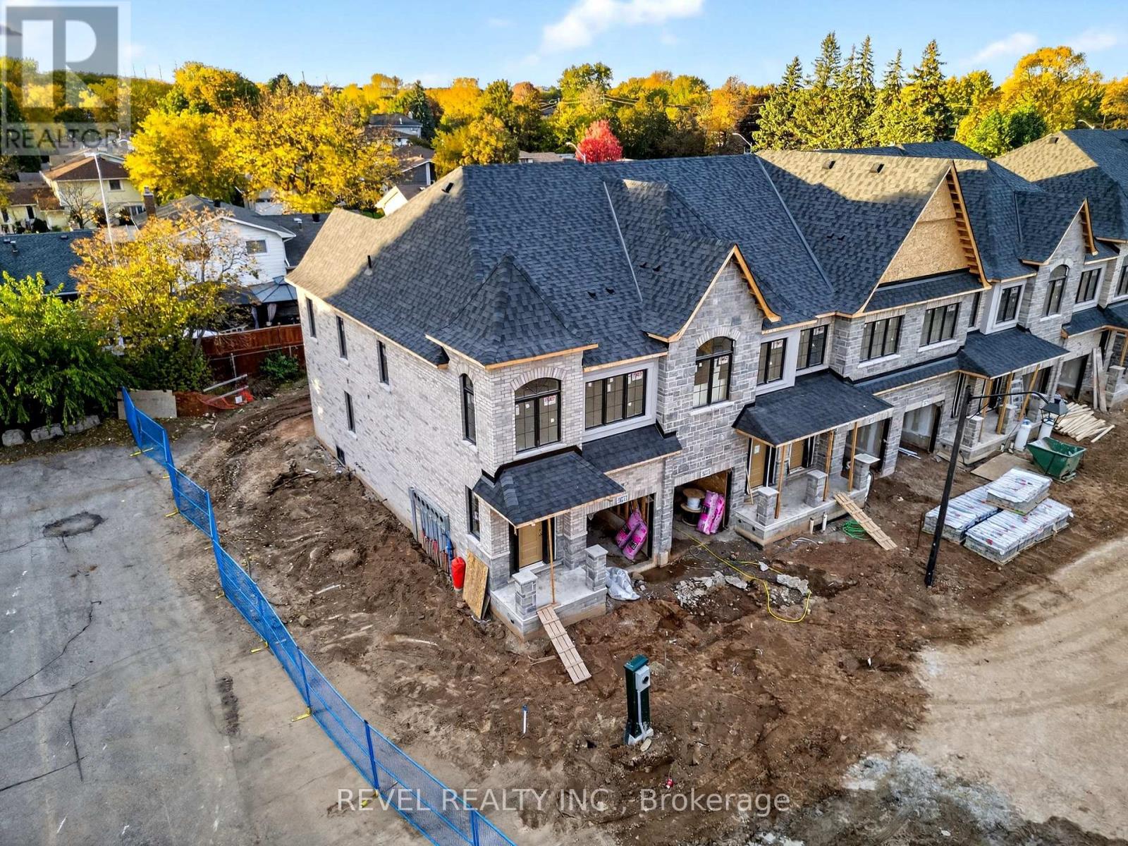 1 - 600 Maplehill Drive, Burlington, Ontario  L7N 2W3 - Photo 7 - W12485694