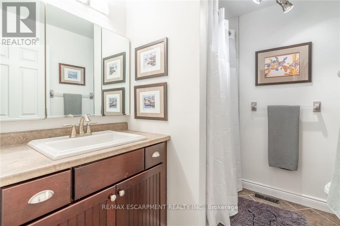 1351 Hazelton Boulevard, Burlington, Ontario  L7P 4T9 - Photo 25 - W12229418