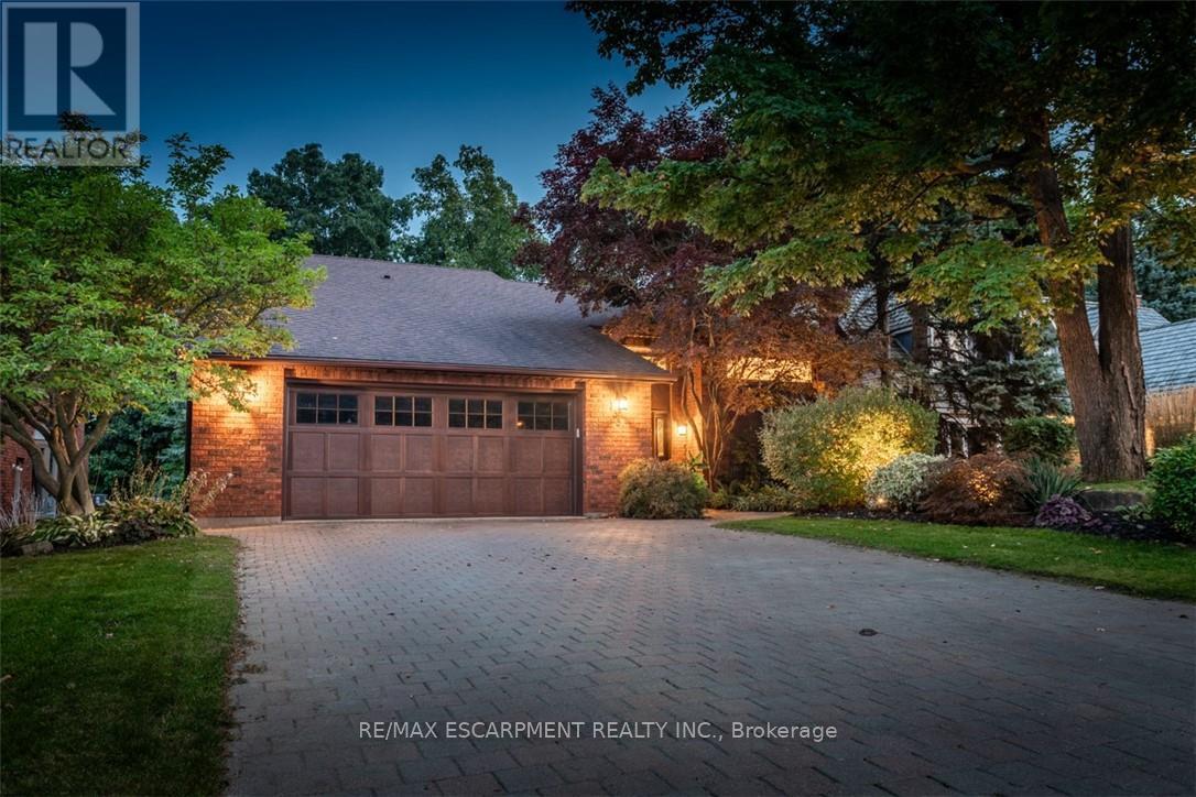 1351 Hazelton Boulevard, Burlington, Ontario  L7P 4T9 - Photo 2 - W12229418