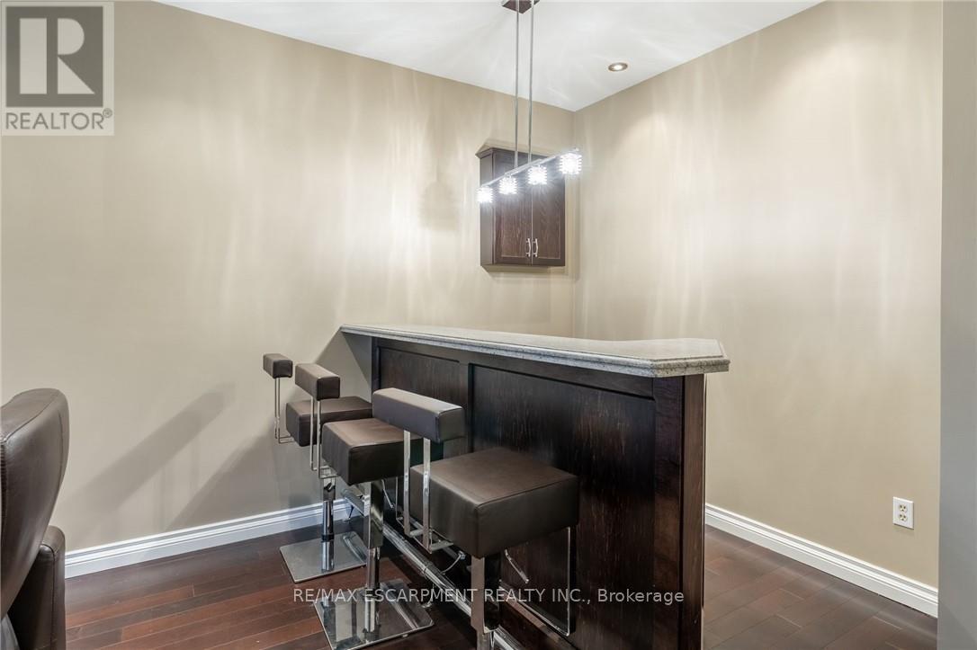 1351 Hazelton Boulevard, Burlington, Ontario  L7P 4T9 - Photo 28 - W12229418