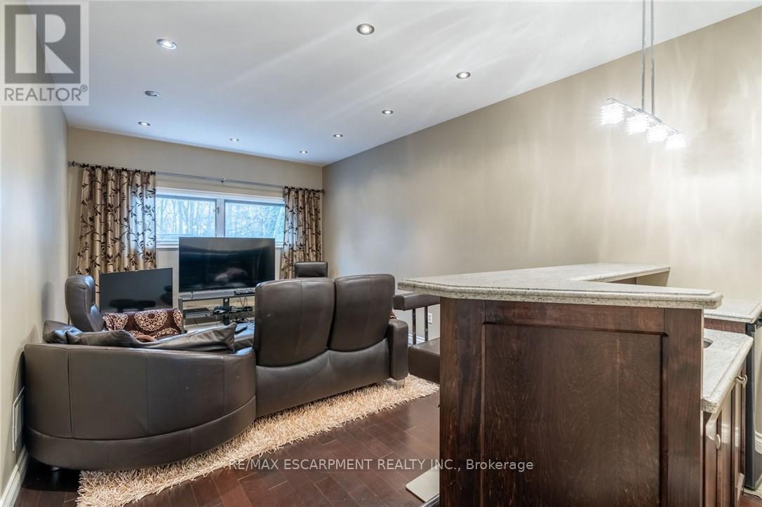 1351 Hazelton Boulevard, Burlington, Ontario  L7P 4T9 - Photo 27 - W12229418