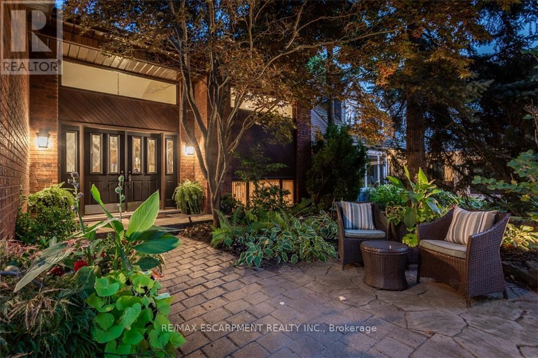 1351 Hazelton Boulevard, Burlington, Ontario  L7P 4T9 - Photo 5 - W12229418