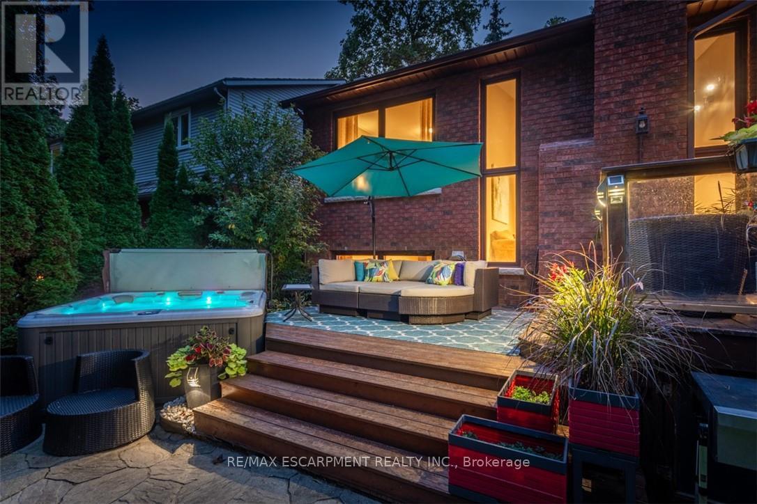 1351 Hazelton Boulevard, Burlington, Ontario  L7P 4T9 - Photo 35 - W12229418