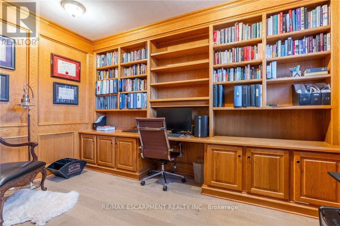 1351 Hazelton Boulevard, Burlington, Ontario  L7P 4T9 - Photo 29 - W12229418