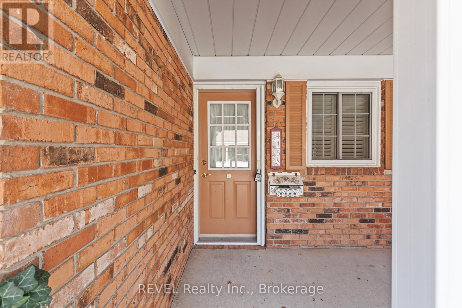 4155 Beechnut Court, Lincoln, Ontario L0R 2C0 - Photo 3 - X12539858