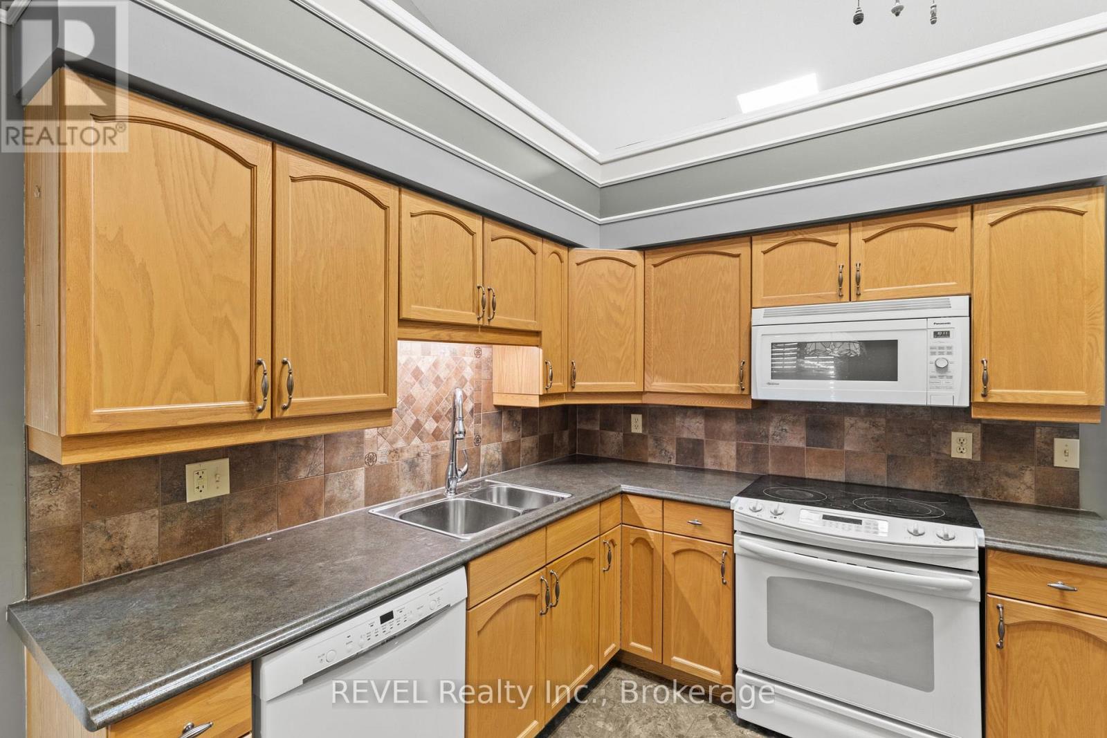 4155 Beechnut Court, Lincoln, Ontario L0R 2C0 - Photo 6 - X12539858