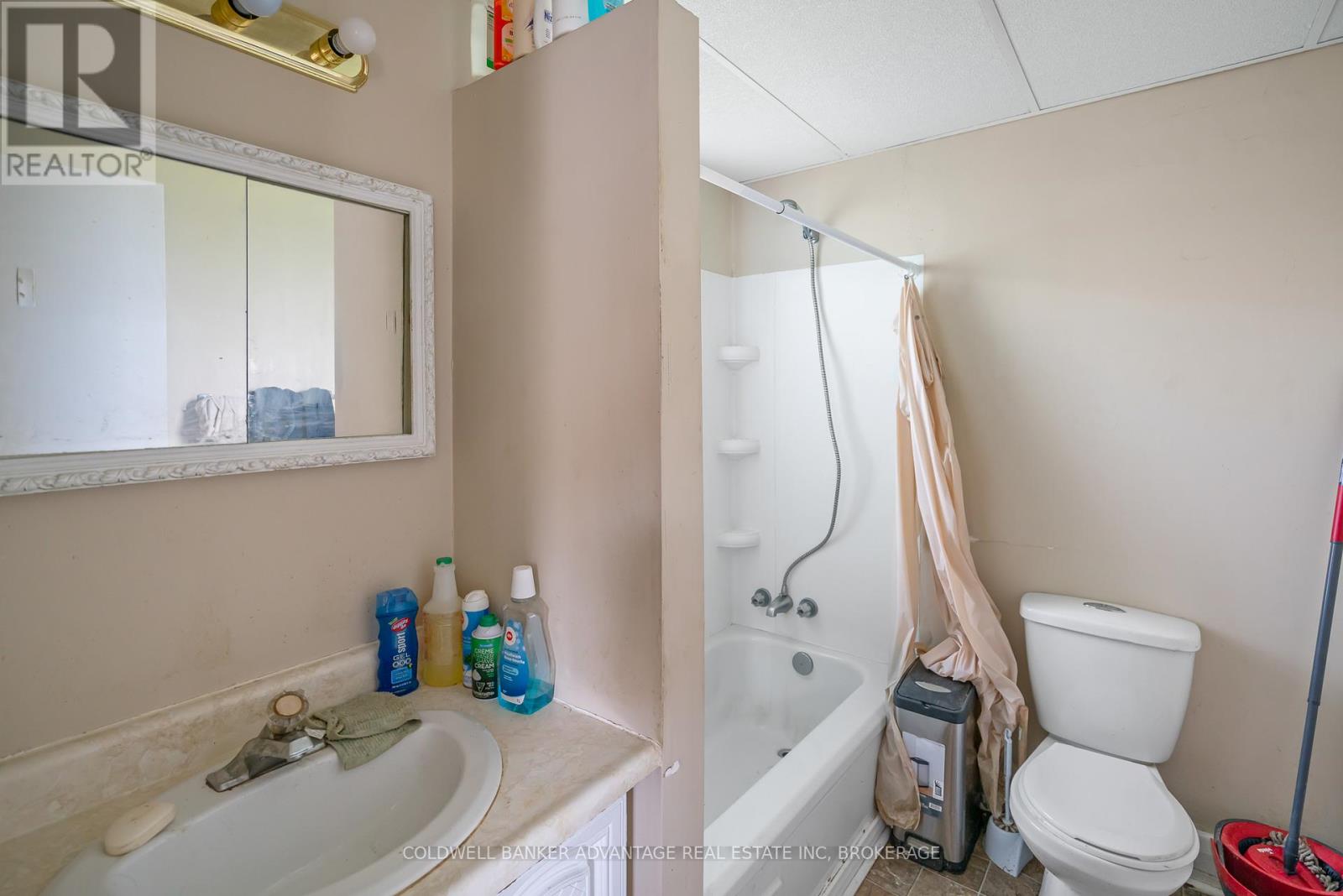 51 Lyons Avenue, Welland, Ontario L3B 1L8 - Photo 13 - X12539904