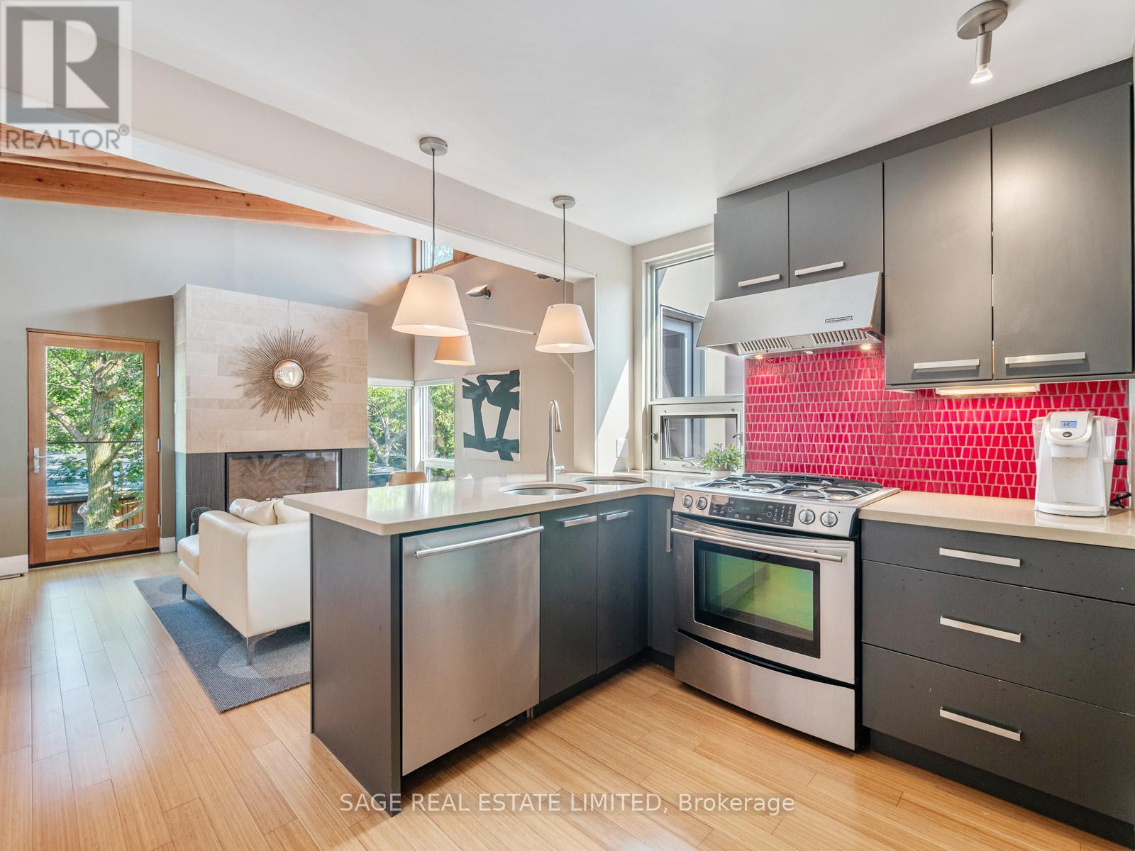 53 Jersey Avenue, Toronto, Ontario  M6G 3A4 - Photo 8 - C12514266