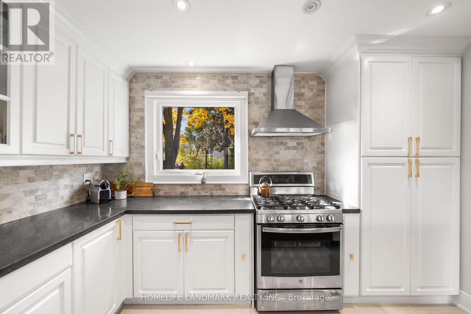 6 Drumern Crescent, Richmond Hill, Ontario  L4C 5H8 - Photo 17 - N12539826