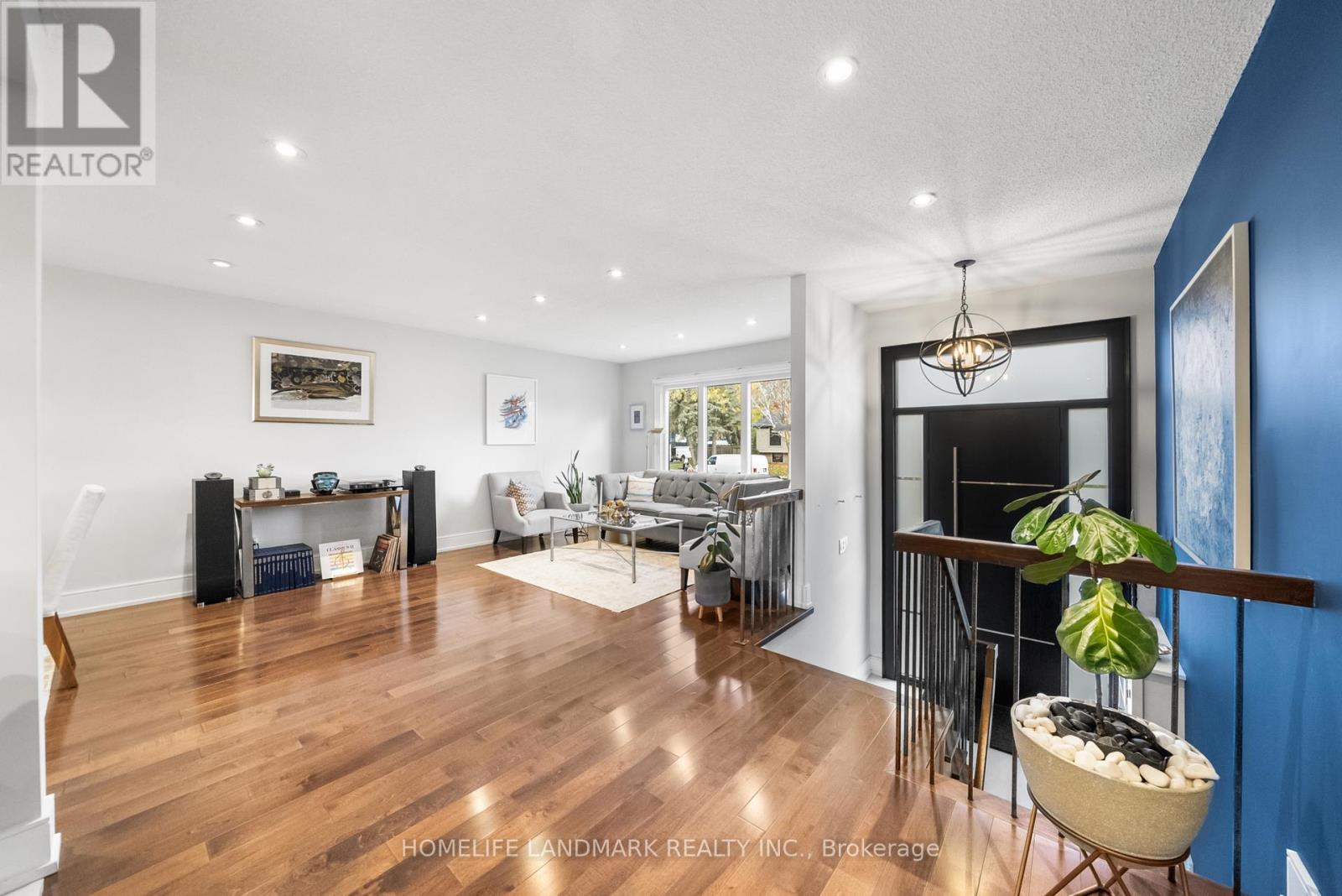 6 Drumern Crescent, Richmond Hill, Ontario  L4C 5H8 - Photo 6 - N12539826