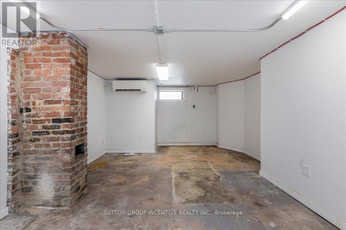 18 Worsley Street, Barrie, Ontario  L4M 1L4 - Photo 11 - S12539862