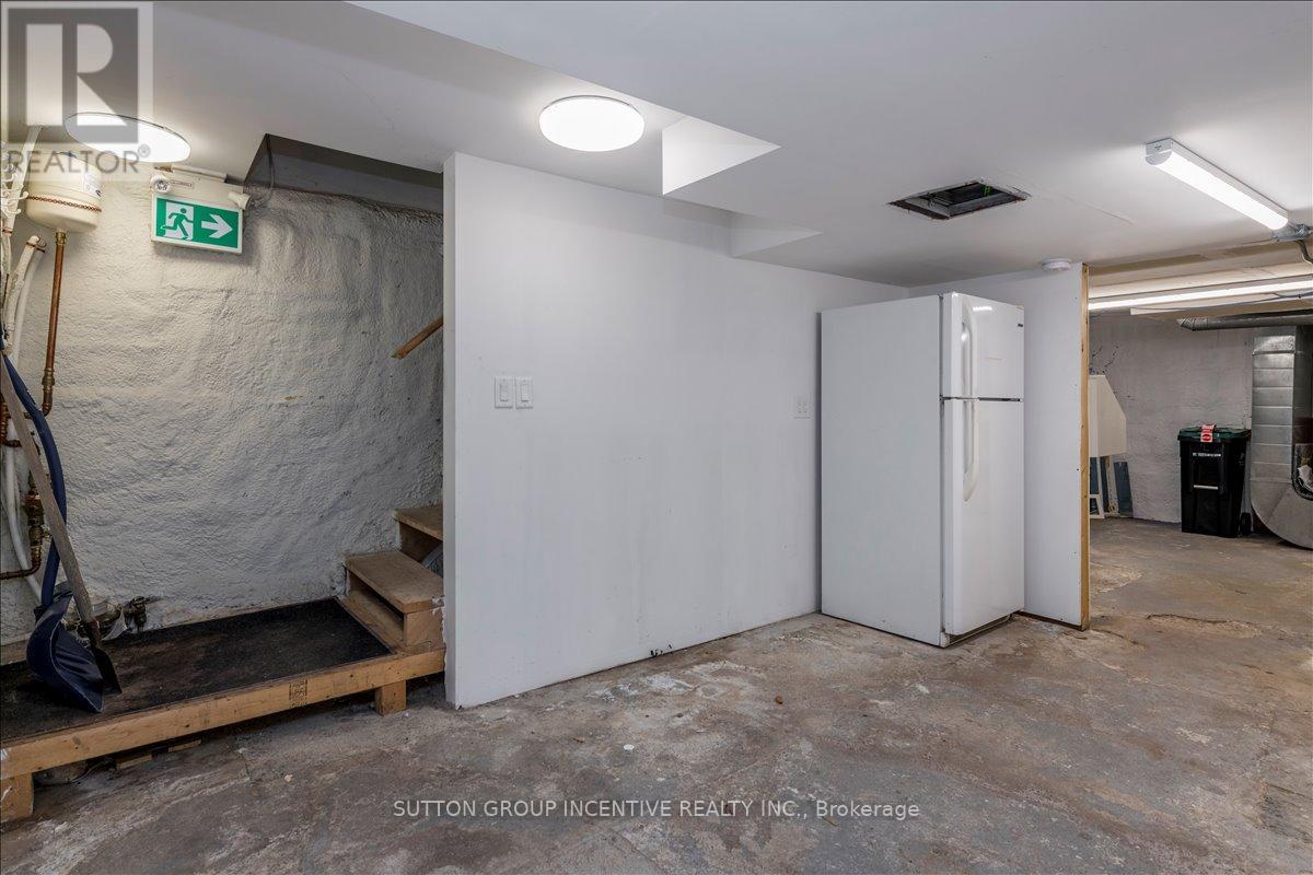 18 Worsley Street, Barrie, Ontario  L4M 1L4 - Photo 16 - S12539862