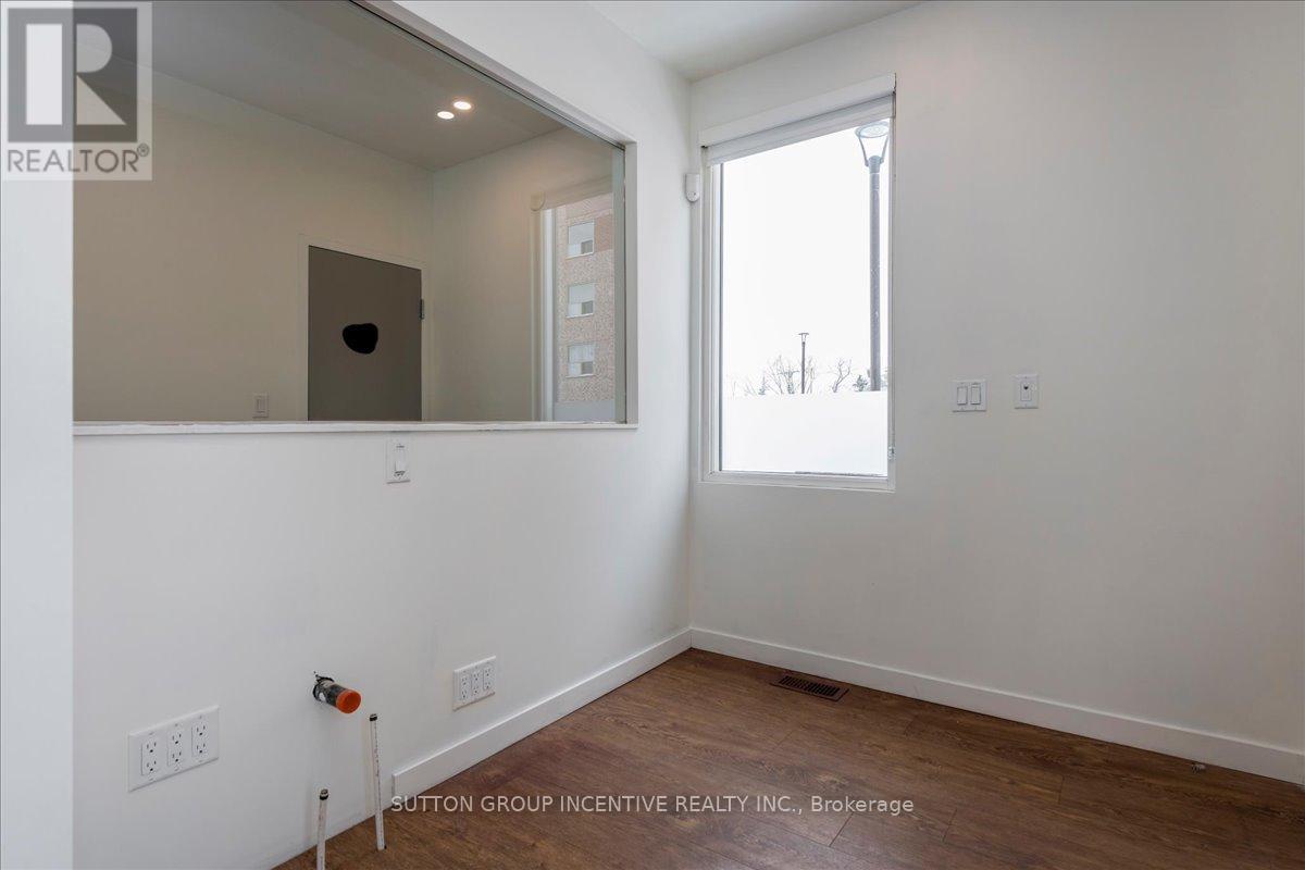 18 Worsley Street, Barrie, Ontario  L4M 1L4 - Photo 28 - S12539862