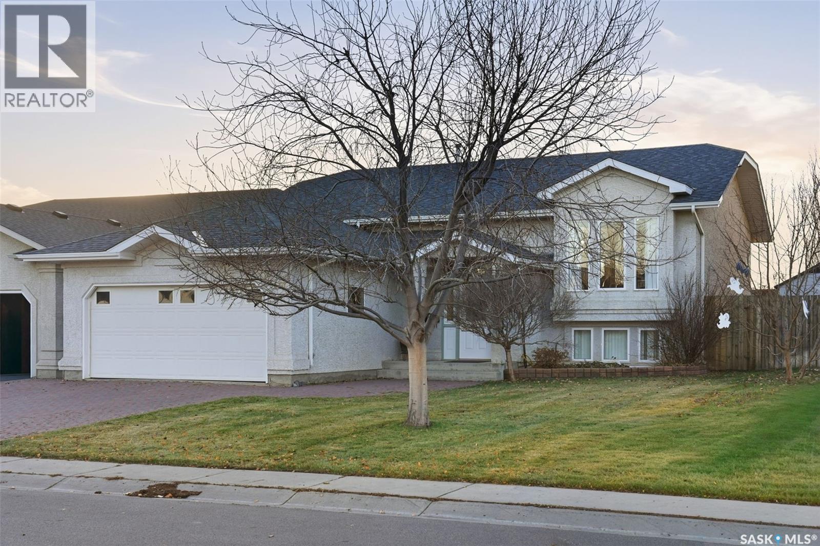 Property at 151 Kutz CRESCENT image 2