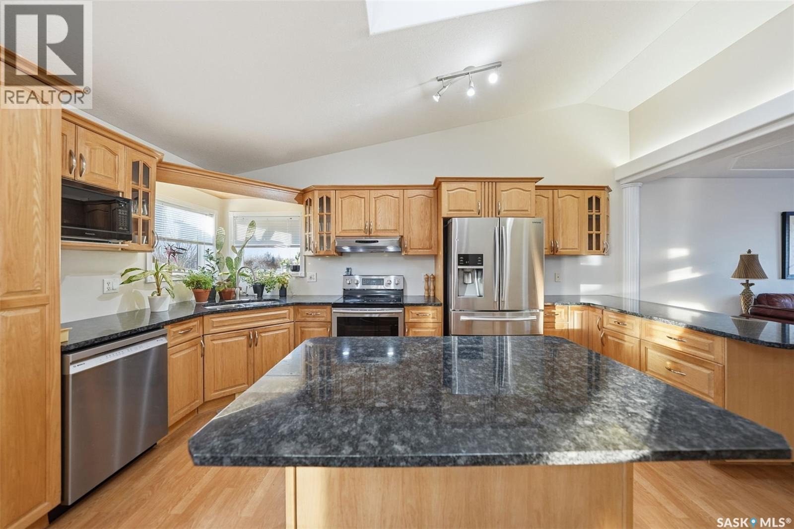 151 Kutz Crescent, Saskatoon, Saskatchewan  S7N 4S5 - Photo 6 - SK023960