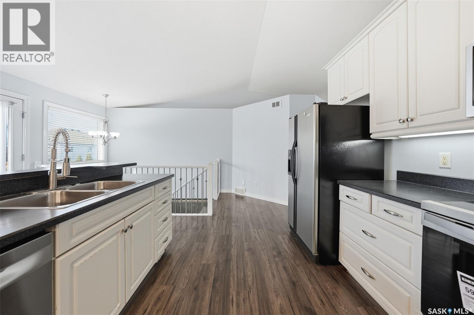 310 Carr Crescent, Saskatoon, Saskatchewan  S7S 1M3 - Photo 10 - SK023915