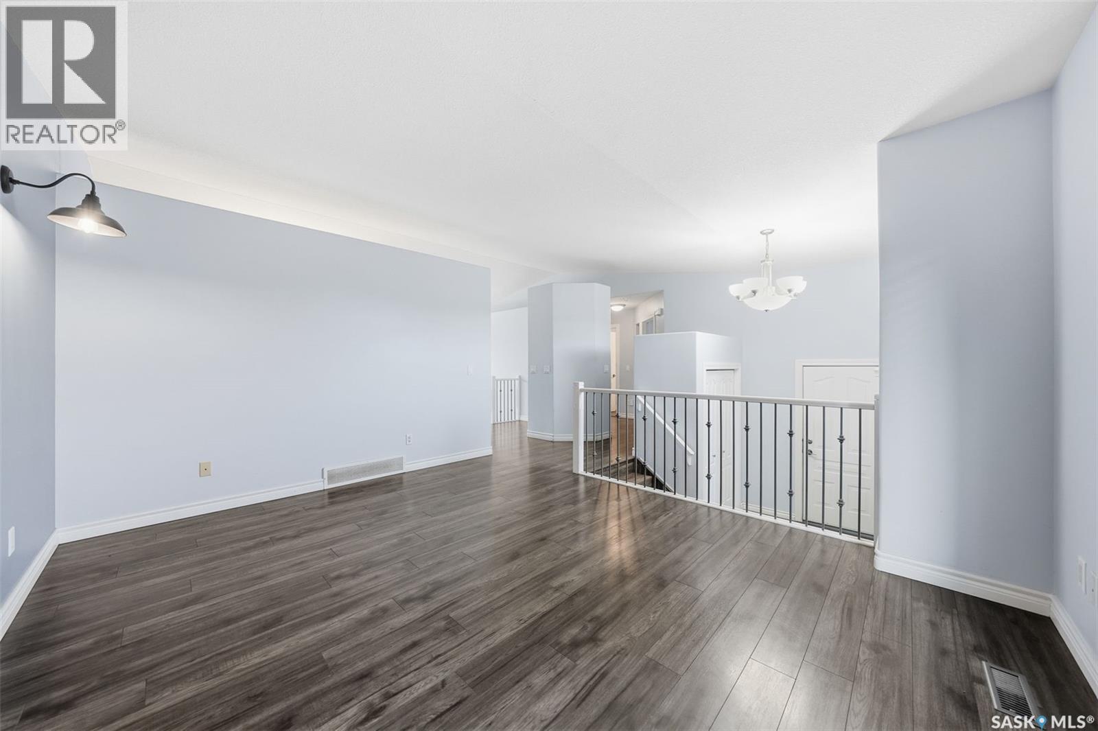 310 Carr Crescent, Saskatoon, Saskatchewan  S7S 1M3 - Photo 5 - SK023915