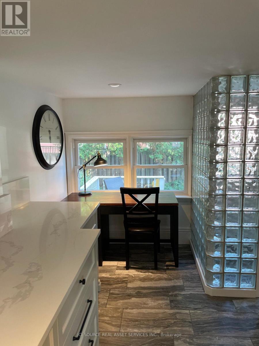 455 Nelson Avenue, Burlington, Ontario  L7S 1N3 - Photo 8 - W12539884