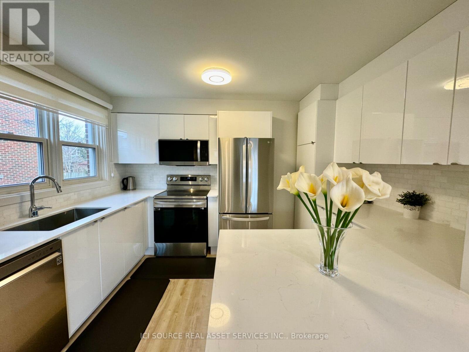 Main Fl - 295 Kirchoffer Avenue, Ottawa, Ontario  K2A 1Y1 - Photo 4 - X12539888