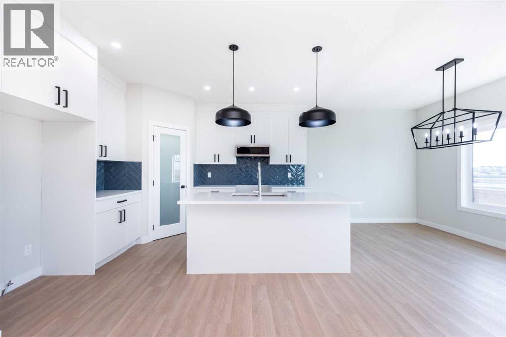 35 Waterford Street, Chestermere, Alberta  T1X 2Z6 - Photo 4 - A2270297