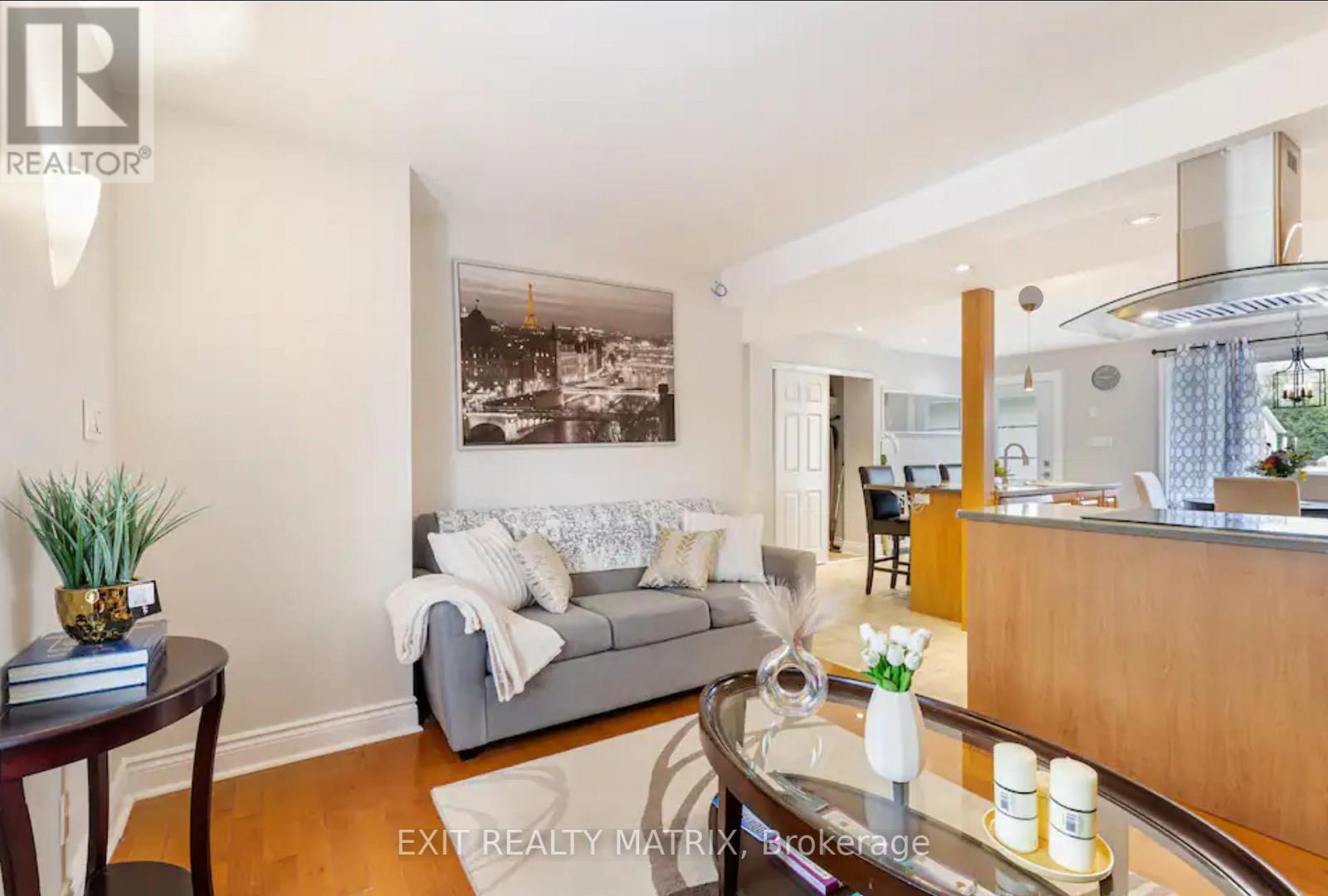 A - 848 Willow Avenue, Ottawa, Ontario K1E 1C5 - Photo 2 - X12539960