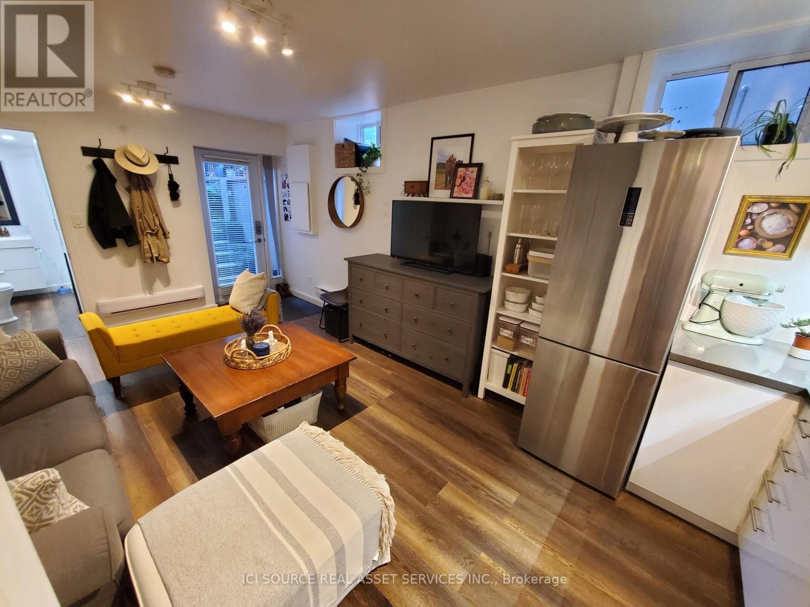 B1 - 15 Highview Crescent, Toronto, Ontario  M6H 2Y3 - Photo 6 - W12539906