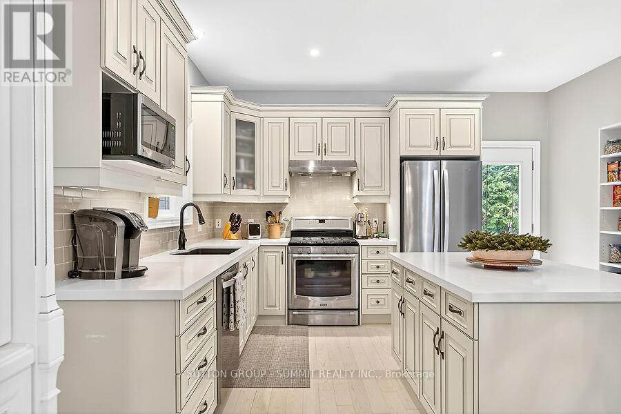 153 Blair Lane, Hamilton, Ontario  L9G 1B8 - Photo 5 - X12484208