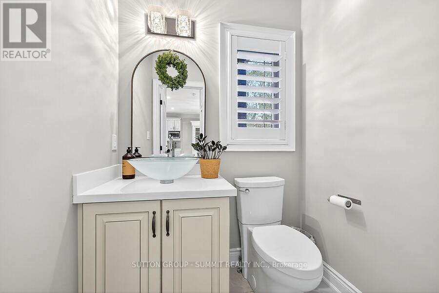 153 Blair Lane, Hamilton, Ontario  L9G 1B8 - Photo 9 - X12484208