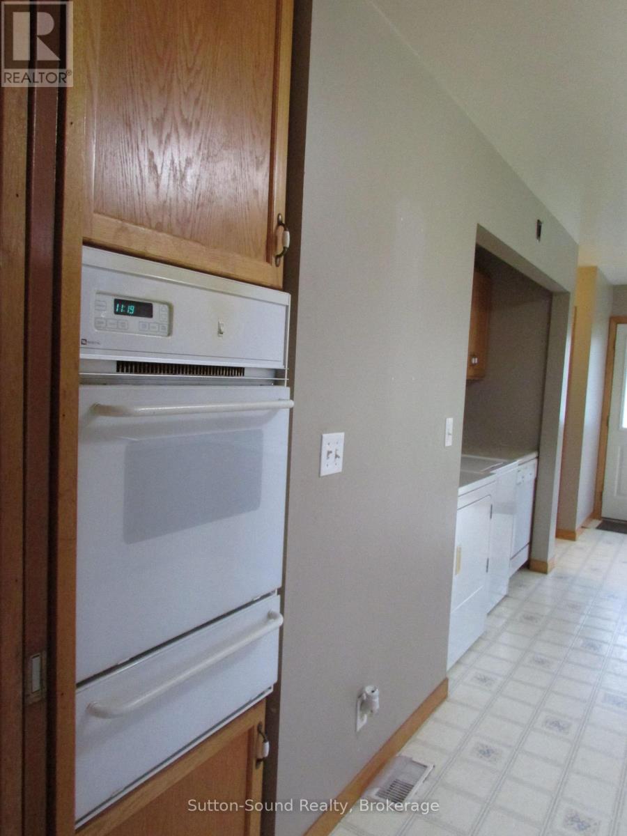 101836 Grey 5 Road S, Georgian Bluffs, Ontario  N4K 5N5 - Photo 19 - X12539932