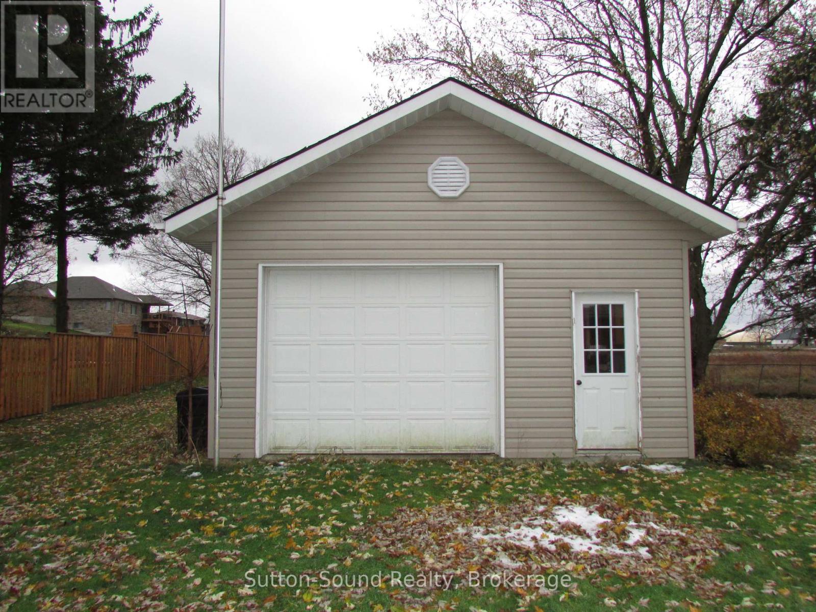 101836 Grey 5 Road S, Georgian Bluffs, Ontario  N4K 5N5 - Photo 5 - X12539932