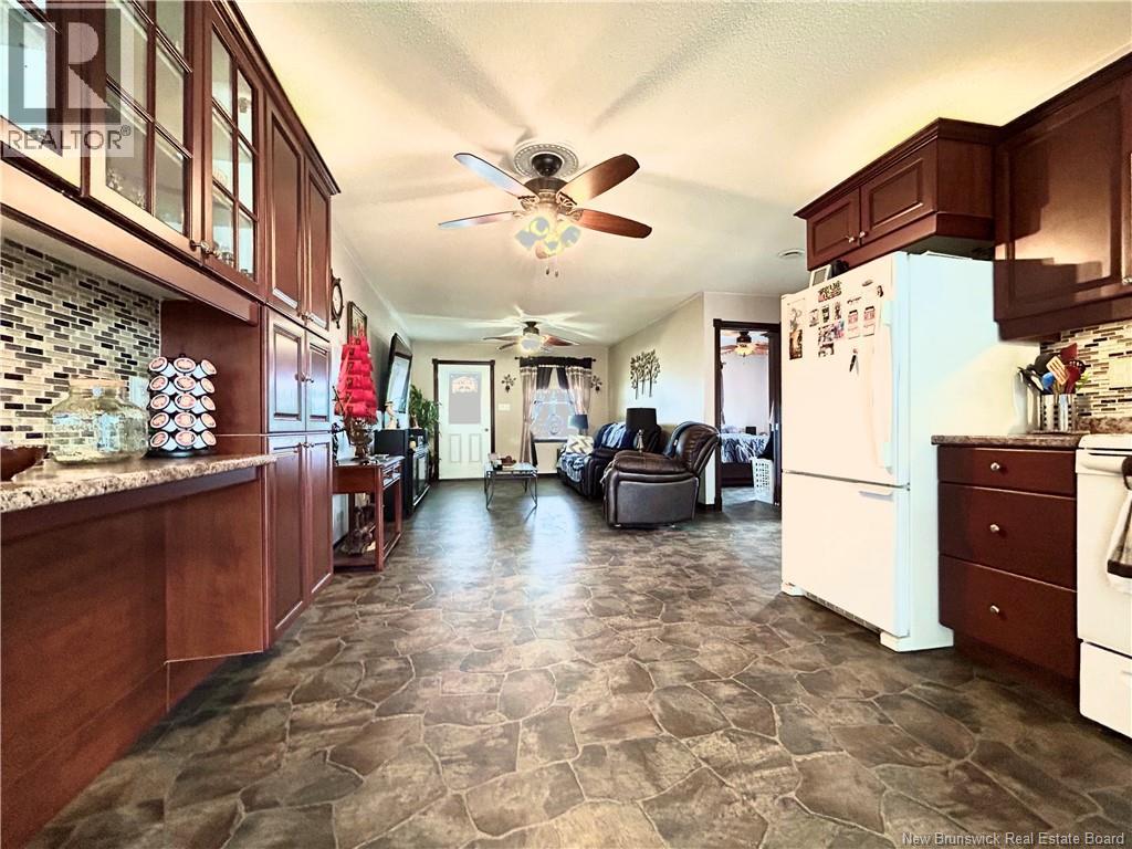 7662 Du Havre, Bas-Caraquet, New Brunswick  E1W 5X2 - Photo 13 - NB130078