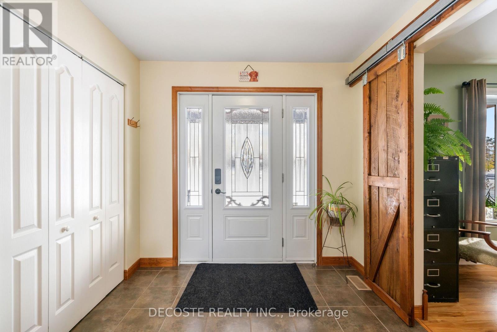 16471 Maple Street E, North Stormont, Ontario  K0C 1C0 - Photo 5 - X12539922