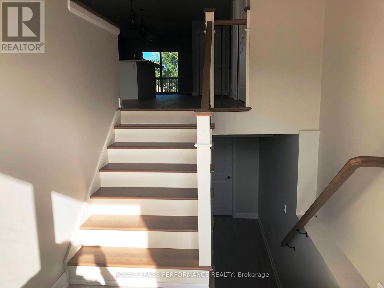 2305 Watson Crescent, Cornwall, Ontario K6H 0H5 - Photo 3 - X12539936