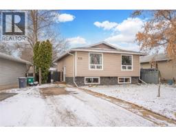 222 WESTERN CRESCENT East College Park