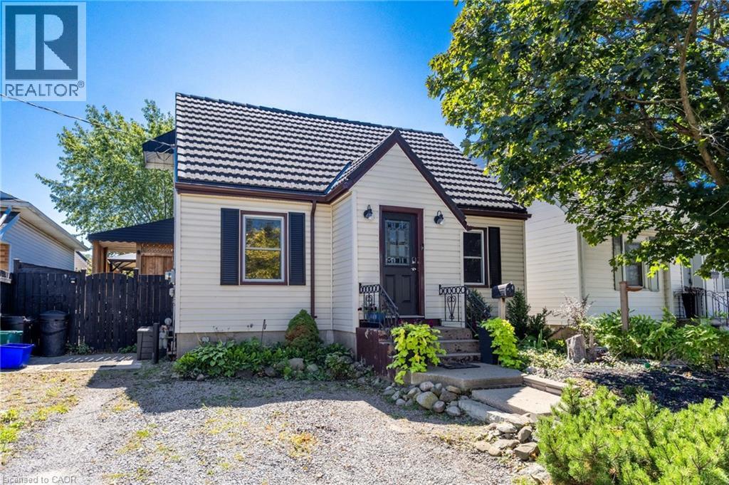 4 Lincoln Avenue, St. Catharines, Ontario  L2P 2H9 - Photo 2 - 40766338