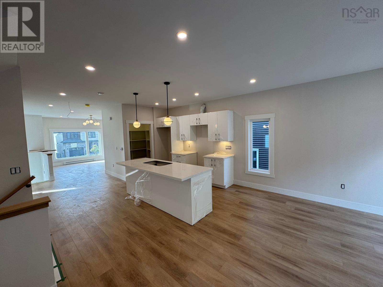 Property at 18 70 Pearlgarden Close image 4